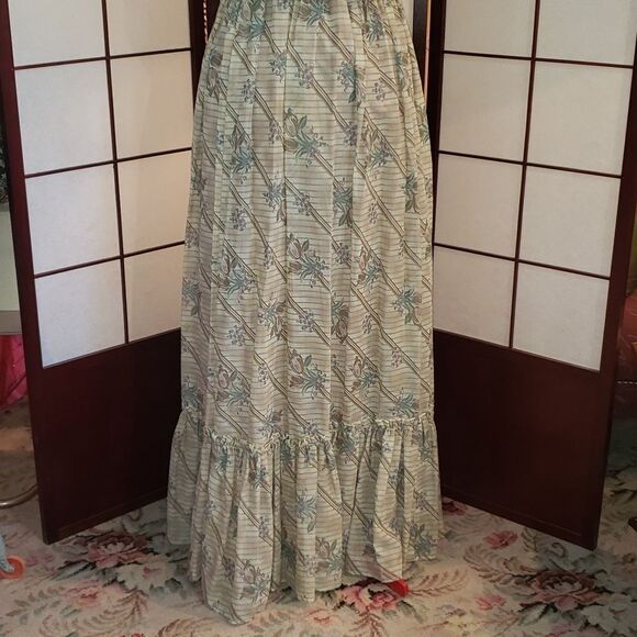 Hand Crafted Floral Off the Shoulder Maxi Dress - Picture 9 of 10